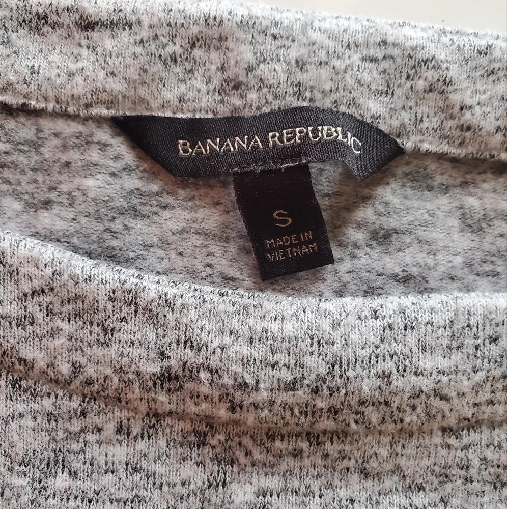 BANANA REPUBLIC SWEATER
